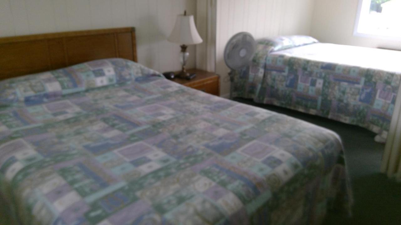 Village Green Motel Yarmouth Port Exterior foto